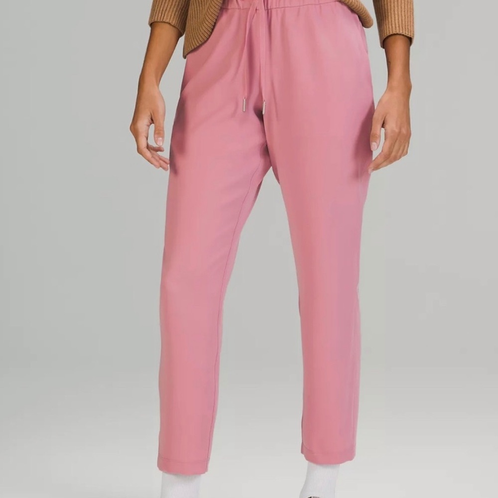 Lululemon On the Fly 7/8 Pant Woven, size 4